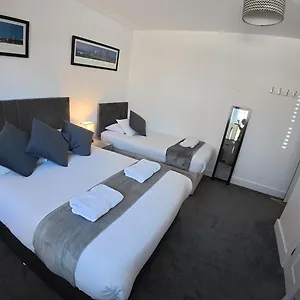 Oakhurst Gatwick 3* Crawley (West Sussex)