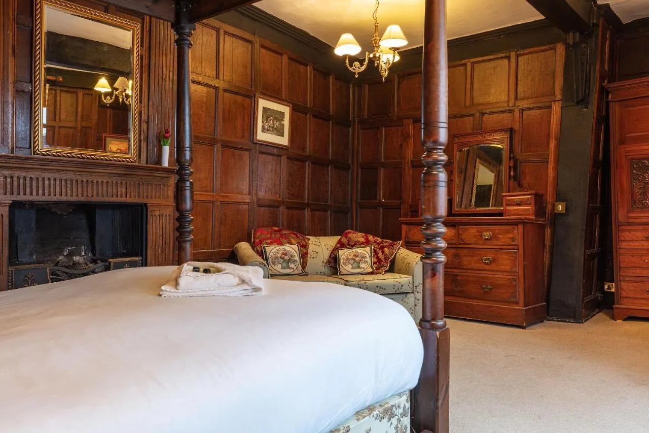 The New Inn By Roomsbooked Gloucester 3*,